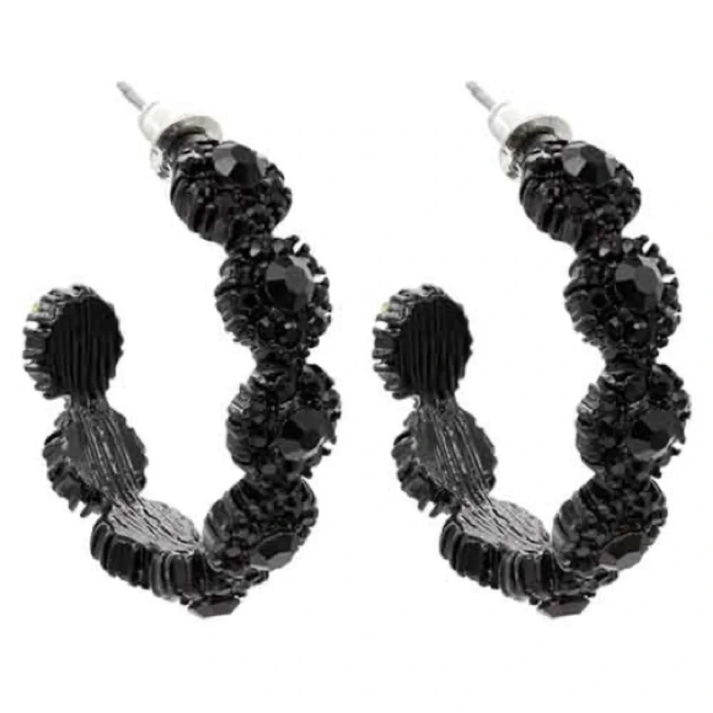 💕💕 black Plated with Jet Color Crystal Flower Hoop Earring